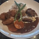 ツキコヤ - お野菜とお肉がゴロゴロ入ったビーフシチューは優しいお味