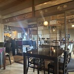 ツキコヤ - 欄間の飾りも素敵な落ち着いた店内