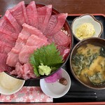 和源 - 料理写真:【2023/10】まぐろ丼(松)(全景)