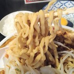 らーめん浜八道 - 汁なし300g(野菜ふつう、にんにくあり、脂増し、味ふつう)の麺リフト