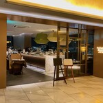 The Living Room with SKY BAR - 店舗入口