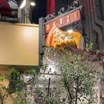 Aka Baru Rettsu - お店の看板、赤羽も多種多様のレストランがひしめくエリア
