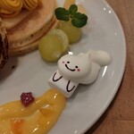 パンケーキママカフェ VoiVoi - このオバケはマシュマロのボディにホイップで作った顔を合体させてあります。