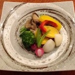 魚介料理 海 - 7種の野菜のホットサラダ 特製ダレで