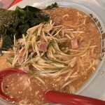 ラーメンショップ - ネギ味噌ラーメン(半玉　わかめ多め)