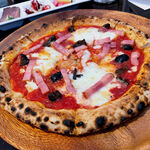 Trattoria NATIVO - 今回は、トマトソースがベースのピッツァが食べたかったので、ベーコンとオリーヴのピッツァにしました。