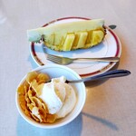 焼肉とステーキの店 ノースヒル 茨戸ガーデン - パインとアイスクリーム