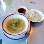 焼肉とステーキの店 ノースヒル 茨戸ガーデン - 中華スープとサラダ