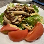トリッパイオ - グリル茸と生野菜のサラダ