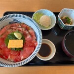 ごはん処 みなと屋 - 料理写真:和牛とまぐろの二色丼！