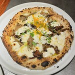 Pizzeria e Trattoria VACANZE NAGONE - ジロール茸のピッツァ