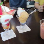 ピーチカフェなかにし - 癒しの夏のパフェ1,980円、桃のスムージー990円、 桃シャーベット660円