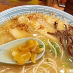 ラーメン 天外天 熊本駅店 - ニンニクの醤油漬けは無料