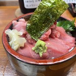悠久 - マグロ丼。ちゃんとこそぎ取った中落ちがあるのも強い。