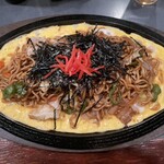 山正 - 敷かれた玉子のおかげでソースの濃さが目立たずまろやか。〆に良い。