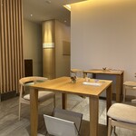 Restaurant.m - 店内はシンプルで落ち着く空間です