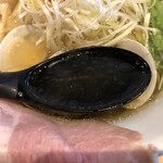 近江熟成醤油ラーメン 十二分屋 - スープ