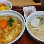 なか卯 - 親子丼（並）こだわり卵、うどん、サラダセット：800円