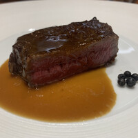 馳走西健一 - 岩国の雌牛
                    31ヶ月の雌牛をゆっくりと火入れ、藁焼きに。