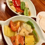 ベトナムちゃん - パイナップルとイカ炒め