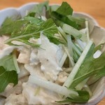 キッチンえみゅー - 「蒸し鶏とレンコン水菜のサラダ」小鉢（セットメニュー）・・・ぶしつけな質問に対して快く作り方を教えてくださった気さくな雰囲気のお店