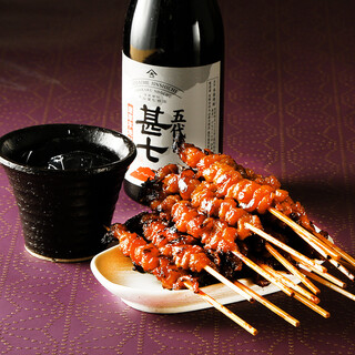 【お酒と相性抜群】博多名物の鶏皮巻き串はやみつき必至の逸品！