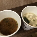 Miso mebore - 沖縄のみやこ味噌（左） & 京都の本田西京白味噌（右）豆腐が浮くか沈むかでまた味噌の塩分やらなんやら違うんだろうね。なんて言いながらズズーッと飲み比べ。
