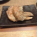 旬鮮炭火焼 獺祭 - 手羽先（これも絶妙な旨さ）