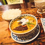 マイペンライ - 《鶏肉と茄子入りグリーンカレー》