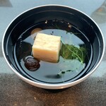 SOUTEN - 温物「海老真丈のお吸物（春菊 ぼごう 柚子 おぼろ昆布）」