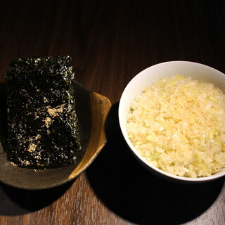 This is the accompaniment to Yakiniku (Grilled meat)! There are various side menus such as "green onion rice" ◎