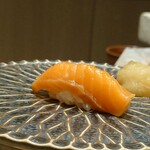 Sushi Gonzaemon - キングサーモン藁焼き 和がらし