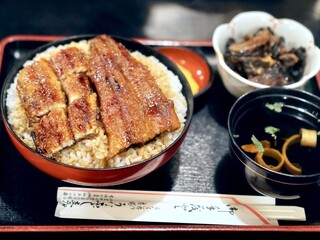 Unafuji Shiten - うなぎ丼(特上)　2600円　大盛り　+50円
                        半助　210円