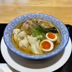 ネーブルシティもとみやオーブ - 10月限定 琥珀ラーメン 900円  肉ワンタン 80円  海老ワンタン 80円  煮玉子 150円