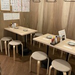もつ焼き ジョン - テーブル席