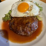 フーターズ - 目玉焼きをめくると、ハンバーグのお目見え=(^.^)=