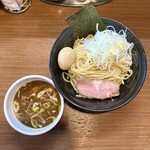 麺屋 破天荒 - ・黒つけ麺(焦がしニンニク) 880円/税込
・大盛り 300g 120円/税込
・味玉 100円/税込
・白髪ネギ 150円/税込