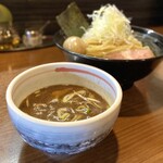 Menya Hatenkou - ・黒つけ麺(焦がしニンニク) 880円/税込
                      ・大盛り 300g 120円/税込
                      ・味玉 100円/税込
                      ・白髪ネギ 150円/税込