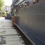 おかしさん - 奥にはカフェの入口