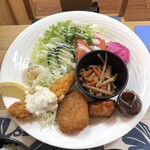 Asakusa Bekarikafe Buruerufu - エビフライ、カニコロ、唐揚げ、サラダ、きんぴら
