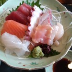 Kaiyama - お造りアップ。鮪、サーモン、鯛、タコ、ハマチ、赤貝、ホタテの7種盛り♡鮮度抜群です♬