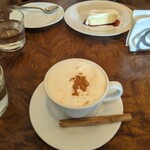 カフェ ド パブロ - カプチーノ、彼女はコロンビアとレアチーズケーキ、