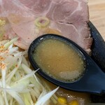 麺屋 亮 - 味噌ラーメンのスープ