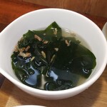 キッチン ブルー グローブ - わかめスープのアップ