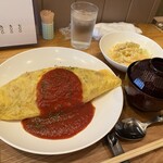 キッチン ベルーシ - 自家製トマトソース のオムライス 900円