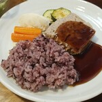 キッチン ブルー グローブ - ご飯を乗せてもソースはたっぷり！