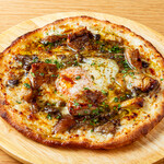 Bismarck pizza with porcini mushrooms (topped with a soft-boiled egg)