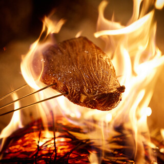 We are proud of our irori-yaki and straw-grilled dishes, which are fragrantly baked in the hearth inside the store.