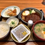 Yayoi Ken - 味噌かつ煮定食（870円）+とん汁変更（190円）+ミニから揚げ（240円）+納豆（100円）。