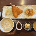 雷門 き介 - アジフライと鶏胸肉の衣揚げ盛り(1000円)